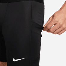 Cargar imagen en el visor de la galería, Nike Pro Men&#39;s Dri-FIT Fitness Shorts
